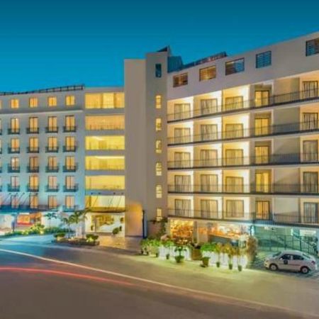 Hotel Deccan Serai, Hitec City, Гайдарабад Екстер'єр фото