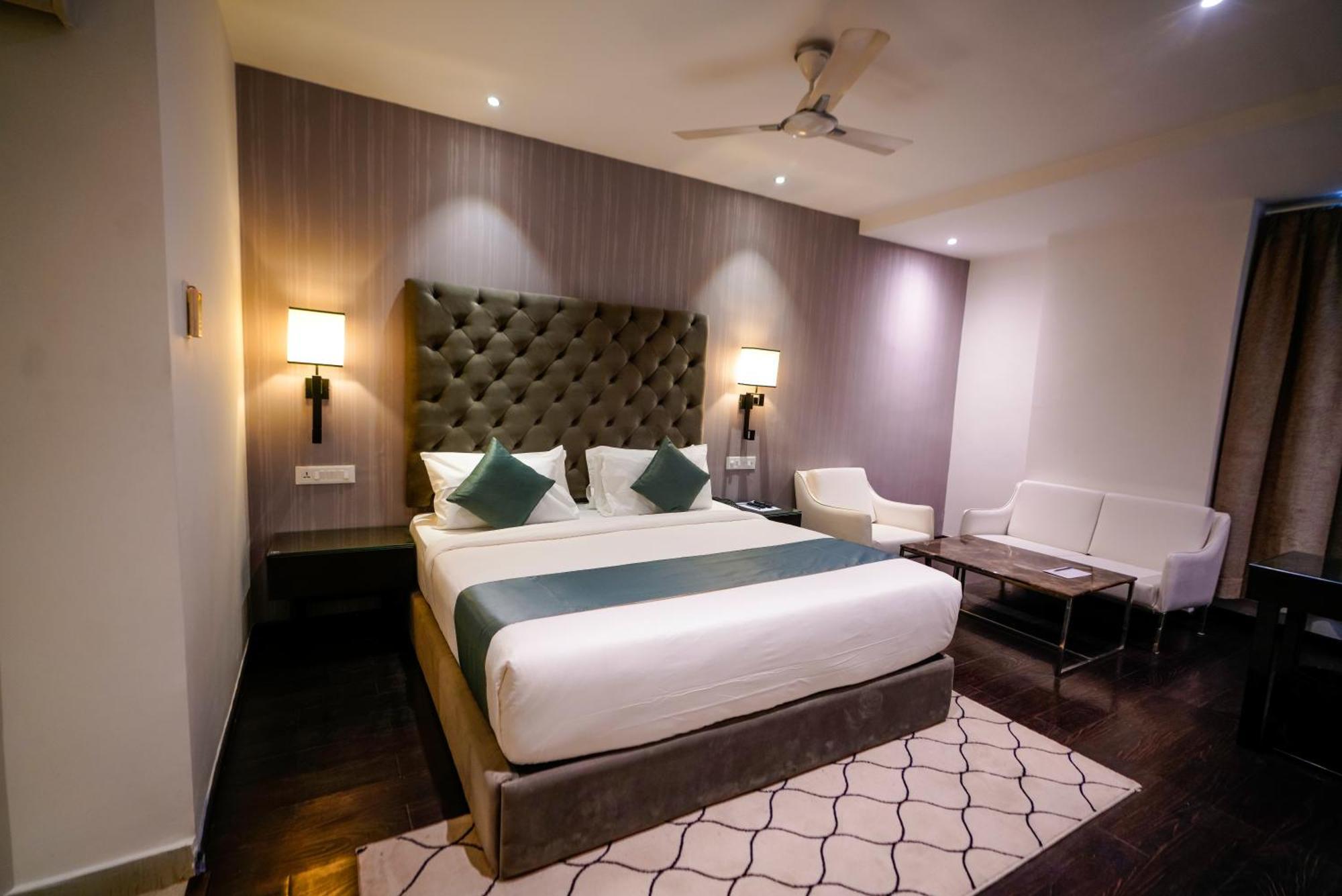 Hotel Deccan Serai, Hitec City, Гайдарабад Екстер'єр фото