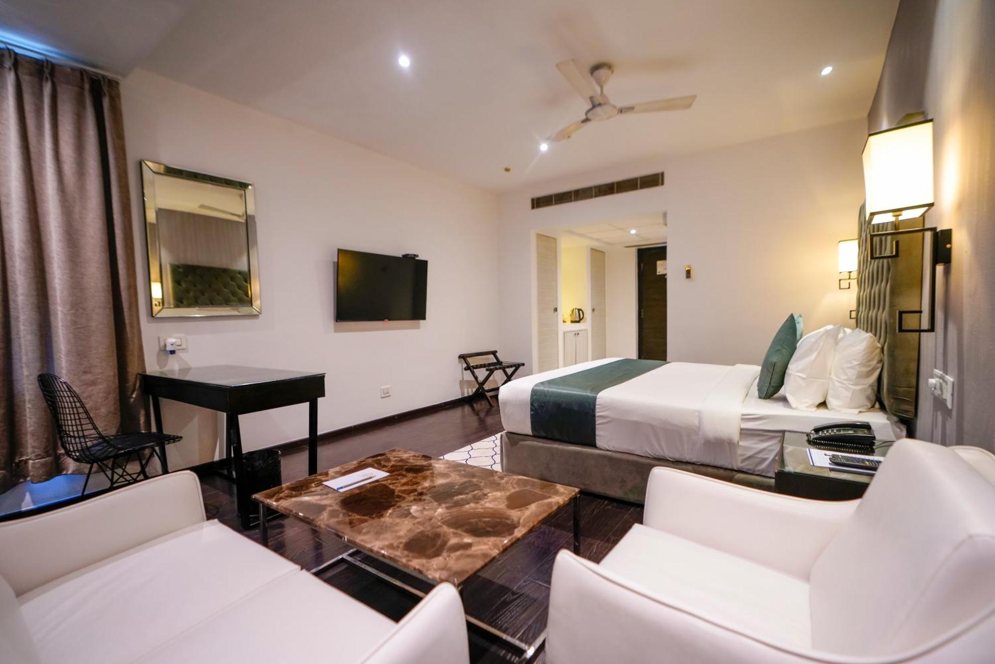 Hotel Deccan Serai, Hitec City, Гайдарабад Екстер'єр фото
