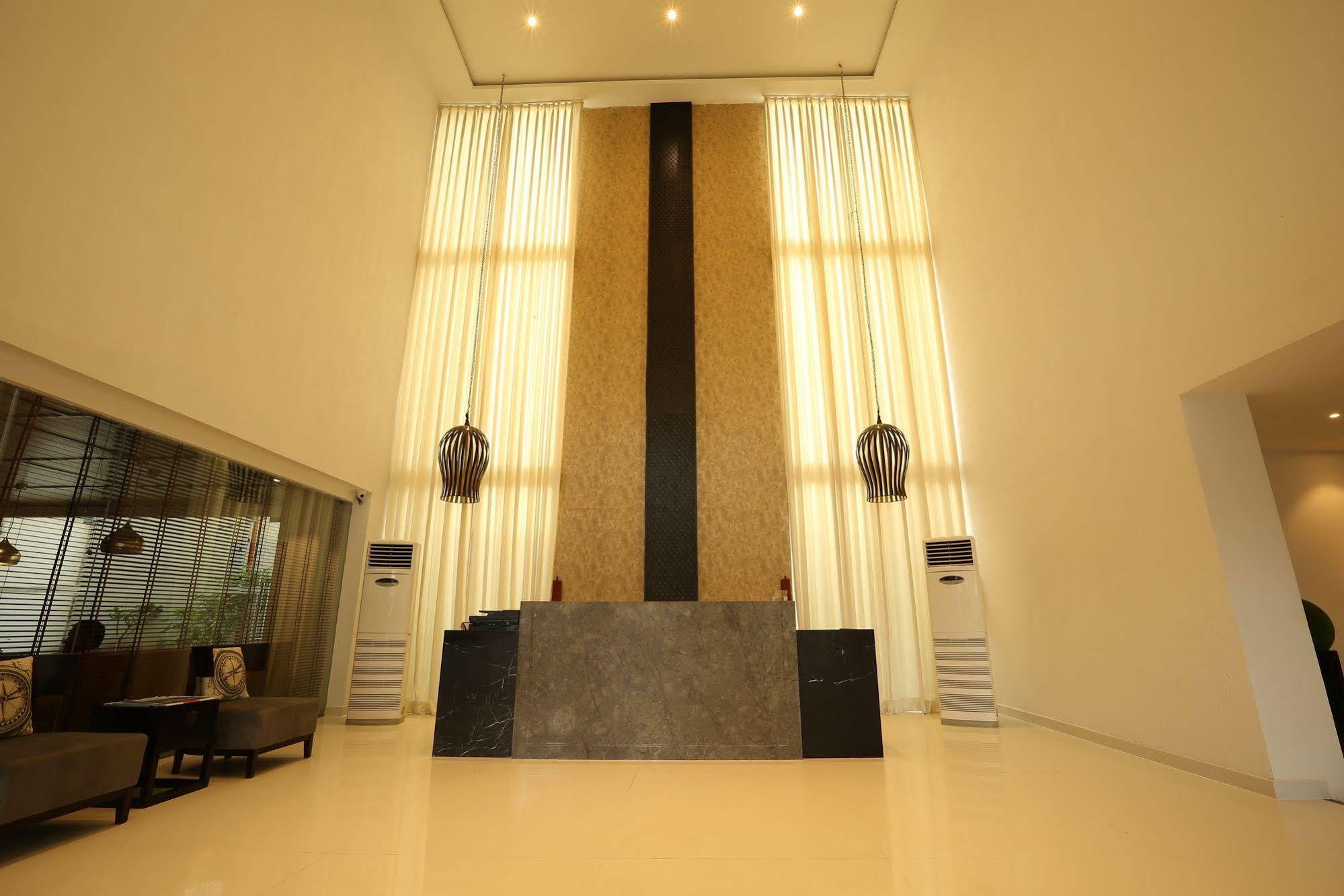 Hotel Deccan Serai, Hitec City, Гайдарабад Екстер'єр фото
