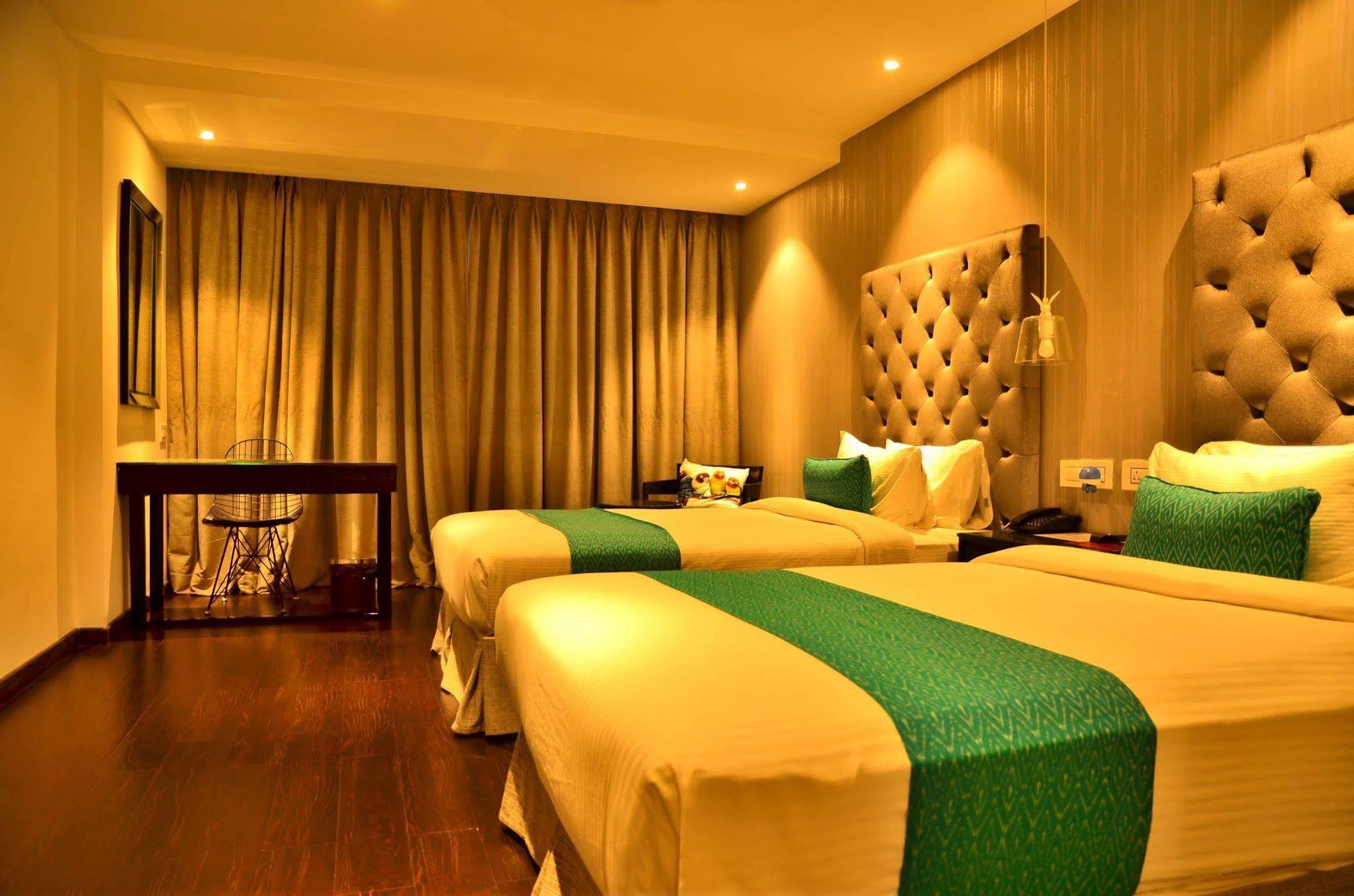 Hotel Deccan Serai, Hitec City, Гайдарабад Екстер'єр фото