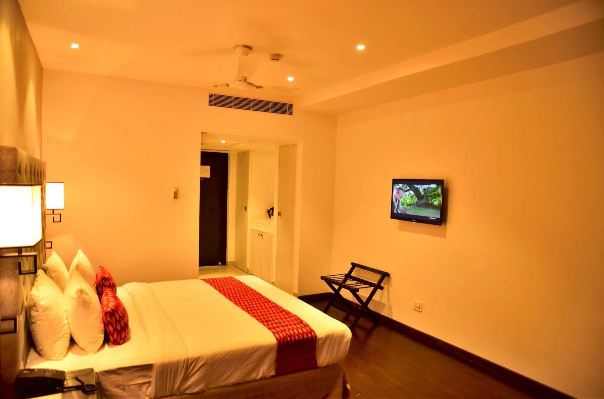 Hotel Deccan Serai, Hitec City, Гайдарабад Екстер'єр фото